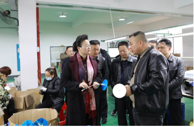 新發(fā)展，打造君山新名片——魏淑萍調(diào)研吉興通通訊科技有限公司